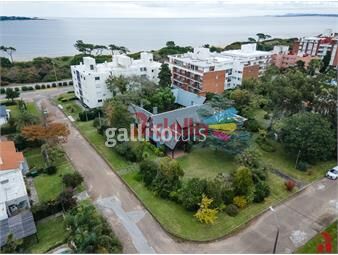 https://www.gallito.com.uy/venta-de-casa-5-dormitorios-en-playa-mansa-punta-del-este-inmuebles-25793364