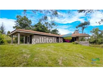 https://www.gallito.com.uy/venta-de-casa-3-dormitorios-y-servicio-en-el-golf-punta-del-inmuebles-26517226