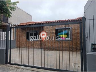 https://www.gallito.com.uy/alquiler-casa-de-2-dormitorios-con-frente-y-fondo-garage-pa-inmuebles-26697809