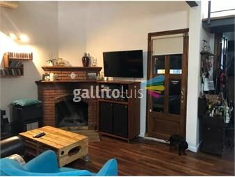 https://www.gallito.com.uy/venta-de-casa-3-dormitorios-con-renta-en-tres-cruces-inmuebles-26779231