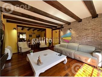 https://www.gallito.com.uy/venta-casa-3-dormitorios-mas-servicio-con-piscina-en-punta-inmuebles-26385326