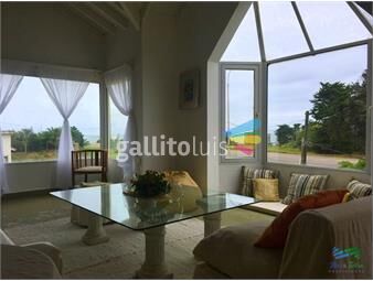 https://www.gallito.com.uy/venta-de-casa-en-playa-mansa-casa-en-zona-de-pinares-con-inmuebles-22537799