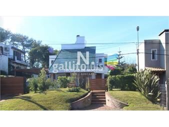 https://www.gallito.com.uy/casa-en-venta-en-playa-brava-a-solo-100-mts-del-mar-4-dorm-inmuebles-23759284