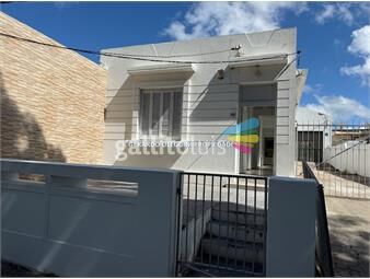 https://www.gallito.com.uy/alquiler-casa-2-dor-amplios-con-patio-y-jardin-inmuebles-27003524