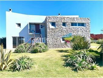 https://www.gallito.com.uy/casa-en-venta-de-3-dormitorios-en-manantiales-punta-del-es-inmuebles-21051213