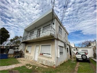 https://www.gallito.com.uy/alquiler-casa-de-altos-con-dos-dormitorios-terraza-y-entr-inmuebles-27565061