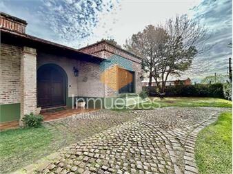https://www.gallito.com.uy/venta-de-casa-con-3-dormitorios-y-servicio-en-carrasco-norte-inmuebles-27378160