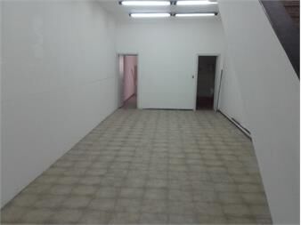 https://www.gallito.com.uy/local-con-renta-sobre-gral-flores-inmuebles-19696218