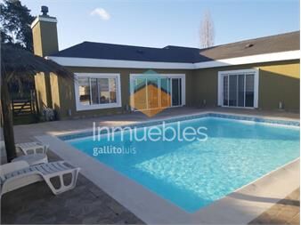 https://www.gallito.com.uy/divina-casa-en-altos-de-la-tahona-con-bcoa-y-piscina-inmuebles-22436915