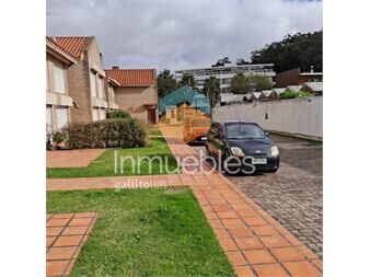 https://www.gallito.com.uy/casa-en-alquiler-carrasco-av-bolivia-3-dormitorios-3-baños-inmuebles-27378944