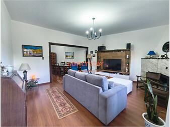 https://www.gallito.com.uy/impecable-propiedad-en-dos-plantas-tres-dormitorios-y-2-gge-inmuebles-27565500