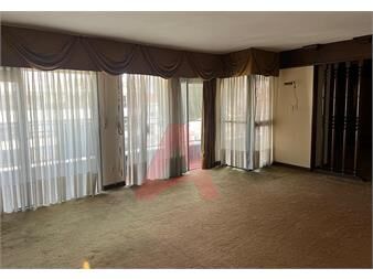 https://www.gallito.com.uy/pocitos-venta-apartamento-3-dormitorios-y-servicio-2-garage-inmuebles-27586679