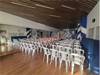 https://www.gallito.com.uy/impecable-local-sobre-av-gral-flores-versatil-inmuebles-27599064