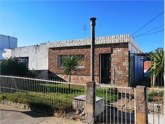https://www.gallito.com.uy/se-alquila-excelente-casa-al-frente-2-dorm-frente-y-patio-inmuebles-27599363