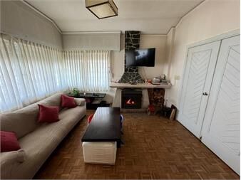 https://www.gallito.com.uy/casa-en-venta-pocitos-dos-plantas-con-garaje-inmuebles-27608076