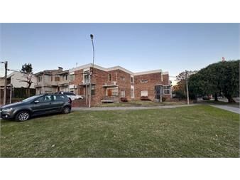https://www.gallito.com.uy/venta-casa-en-malvin-2-dormitorios-cgarage-patio-y-jardin-inmuebles-27625232