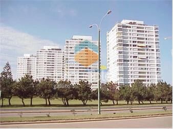 https://www.gallito.com.uy/mansa-3-dormitorios-y-servicio-inmuebles-17399665