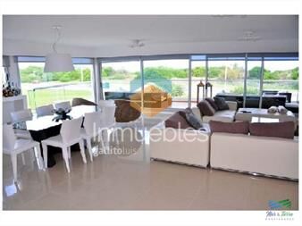 https://www.gallito.com.uy/vendo-apartamento-3-dormitorios-primera-linea-playa-brava-inmuebles-22537557