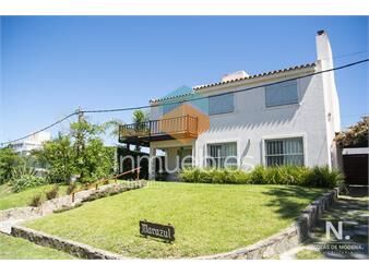 https://www.gallito.com.uy/ubicada-a-50mts-del-mar-muy-buen-estado-con-linda-vista-inmuebles-25034625