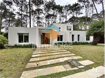 https://www.gallito.com.uy/casa-en-venta-e-de-5-dormitorios-en-la-barra-punta-del-es-inmuebles-25034924
