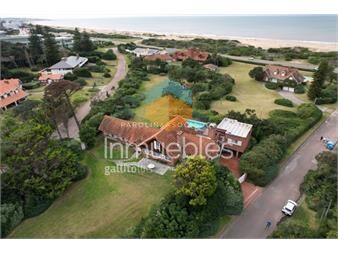 https://www.gallito.com.uy/espectacular-mansion-a-metros-del-mar-inmuebles-25925044