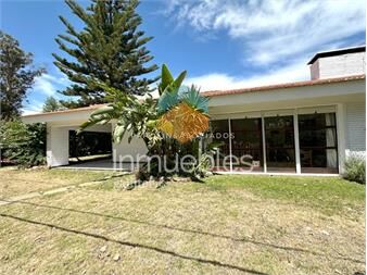https://www.gallito.com.uy/casa-a-la-venta-en-playa-mansa-inmuebles-26633082