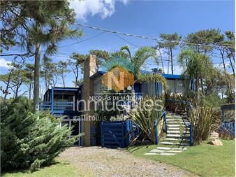 https://www.gallito.com.uy/casa-bien-ubicada-con-vistas-al-mar-piscina-y-amplio-espac-inmuebles-26874472