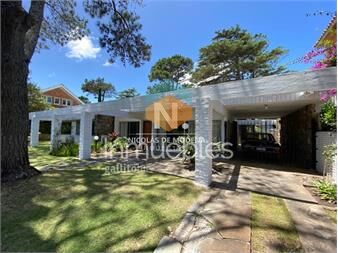 https://www.gallito.com.uy/en-zona-residencial-a-metros-de-playa-mansa-inmuebles-25367862