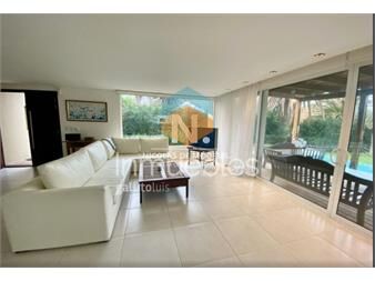 https://www.gallito.com.uy/venta-de-casa-4-dormitorios-en-punta-del-este-maldonado-inmuebles-25033580