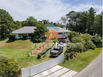 https://www.gallito.com.uy/casa-sobre-el-green-del-hoyo-7-del-cantegril-country-club-inmuebles-25577271