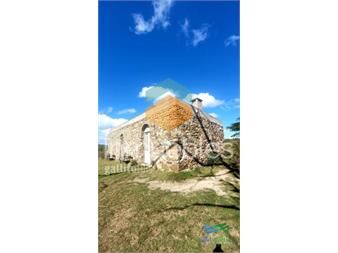 https://www.gallito.com.uy/muy-linda-casa-de-piedra-9-has-en-las-sierras-y-con-500-ol-inmuebles-23867777
