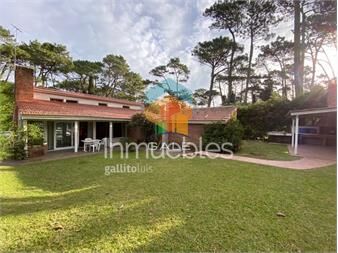 https://www.gallito.com.uy/vende-chalet-tres-dormitorios-dos-baãos-y-y-de-inmuebles-21962770
