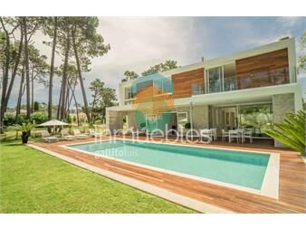 https://www.gallito.com.uy/venta-espectacular-casa-4d-y-dep-serv-en-barrio-inmuebles-26779017