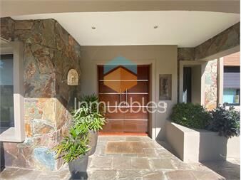 https://www.gallito.com.uy/venta-casa-barrio-privado-4-dorm-gran-construccion-inmuebles-24269103
