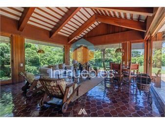 https://www.gallito.com.uy/venta-casa-en-carrasco-con-amplio-jardin-y-piscina-inmuebles-27093501