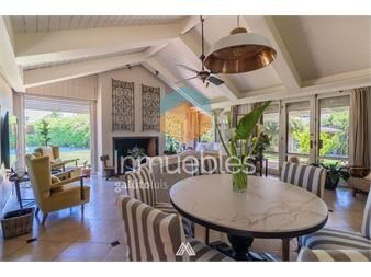 https://www.gallito.com.uy/venta-casa-en-carrasco-4-dorm-barbacoa-piscina-inmuebles-27093501