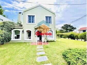 https://www.gallito.com.uy/casa-de-4-dormitorios-en-la-barra-punta-del-este-inmuebles-27332190