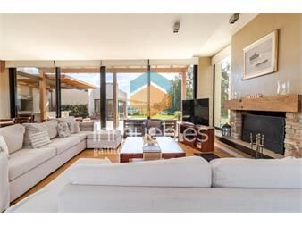 https://www.gallito.com.uy/venta-casa-3-dormitorios-barrio-privado-colinas-de-carrasco-inmuebles-24445293