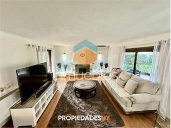 https://www.gallito.com.uy/excelente-casa-de-4-dormitorios-con-piscina-en-inmuebles-27069044