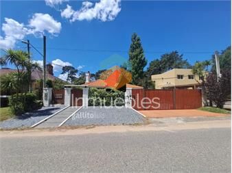 https://www.gallito.com.uy/alquiler-anual-casa-3-dormitorios-con-pisicina-en-punta-del-inmuebles-27352369