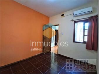 https://www.gallito.com.uy/casa-de-2-plantas-en-venta-en-la-comercial-inmuebles-26790958