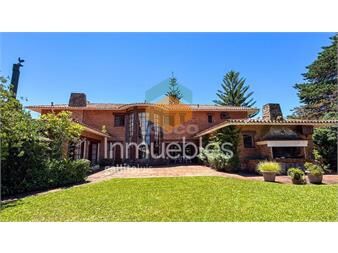 https://www.gallito.com.uy/destacada-residencia-a-50-mts-de-la-rambla-playa-mansa-inmuebles-26707157