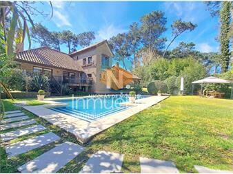 https://www.gallito.com.uy/amplia-casa-con-piscina-en-san-rafael-punta-inmuebles-27356681