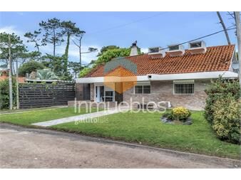 https://www.gallito.com.uy/venta-casa-de-3-dormitorios-servicio-piscina-inmuebles-27369853