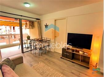 https://www.gallito.com.uy/en-venta-apartamento-reciclado-1-dormitorio-con-y-inmuebles-27373116
