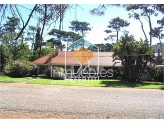 https://www.gallito.com.uy/hermosa-casa-con-piscina-en-zona-cantegril-inmuebles-27374552