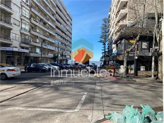 https://www.gallito.com.uy/en-venta-a-una-cuadra-de-la-playa-se-vende-con-inmuebles-27378588