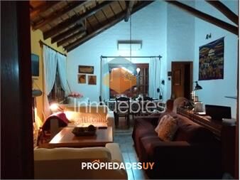 https://www.gallito.com.uy/hermosa-casa-de-quincho-totalmente-cercada-1-inmuebles-19648886