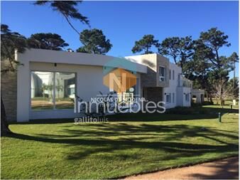 https://www.gallito.com.uy/unico-barrio-cerrado-prox-a-playa-mansa-inmuebles-25034022