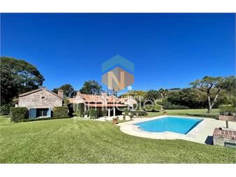 https://www.gallito.com.uy/amplia-casa-de-5-dormitorios-con-piscina-inmuebles-24990389